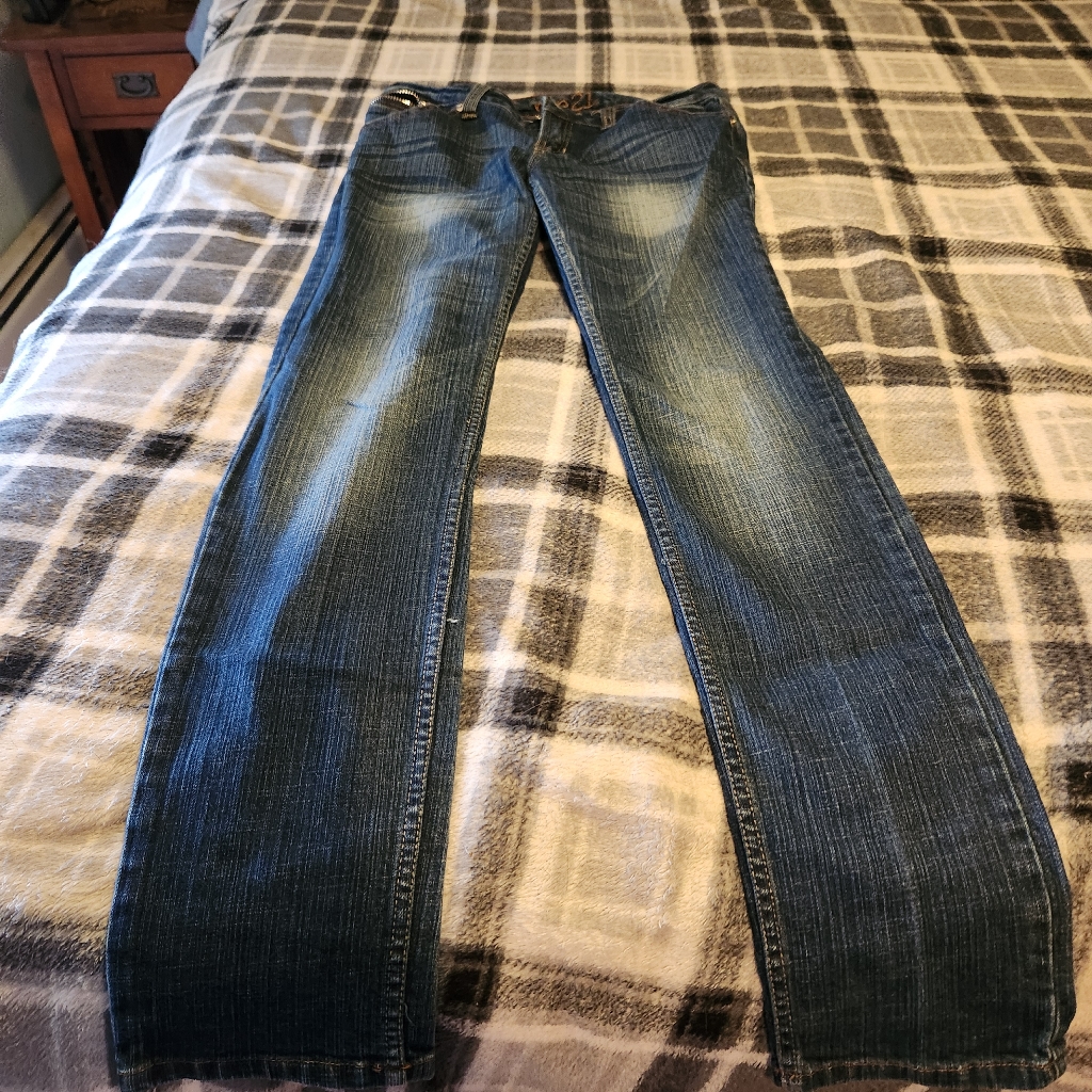Brand New Woman's Rue21 Brand New Dark Blue Jeans Size 7/8 Regular